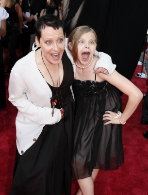 chloemoretzfancom030.jpg