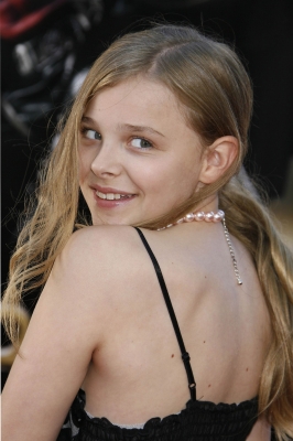 chloemoretzfancom032.jpg