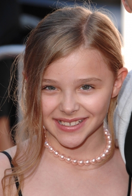 chloemoretzfancom041.jpg