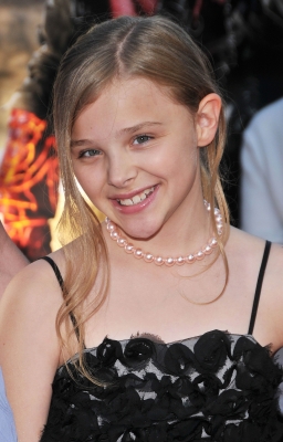 chloemoretzfancom051.jpg
