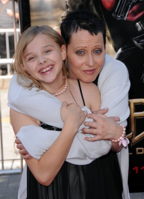 chloemoretzfancom062.jpg