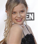 chloemoretzfancom008.jpg