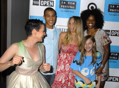 chloemoretzfancom019.jpg