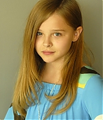 chloemoretzfancom002.jpg