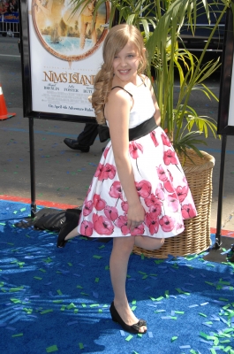 chloemoretzfancom010.jpg