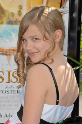 chloemoretzfancom016.jpg