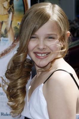 chloemoretzfancom021.jpg