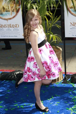 chloemoretzfancom028.jpg