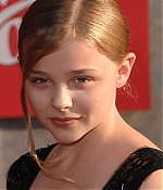 chloemoretzfancom012.jpg