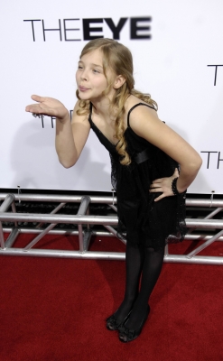 chloemoretzfancom028.jpg