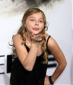 chloemoretzfancom006.jpg