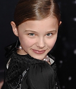 chloemoretzfancom005.jpg