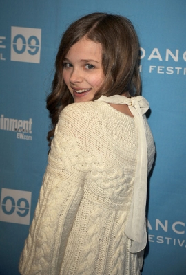 chloemoretzfancom007.jpg