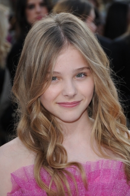 chloemoretzfancom004.jpg