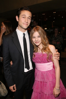 chloemoretzfancom025.jpg