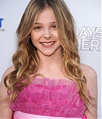 chloemoretzfancom005.jpg
