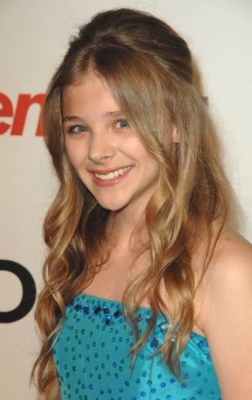 chloemoretzfancom010.JPG