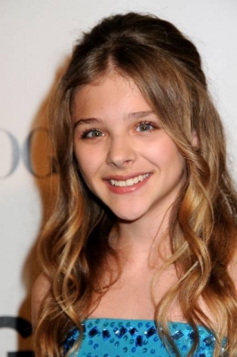 chloemoretzfancom014.JPG