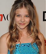 chloemoretzfancom007.jpg