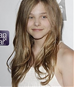 chloemoretzfancom005.JPG