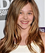 chloemoretzfancom009.JPG