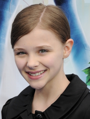 chloemoretzfancom025.jpg