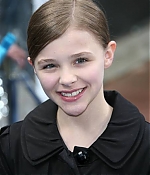 chloemoretzfancom009.jpg