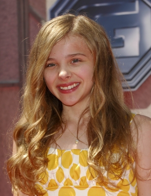 chloemoretzfancom023.jpg