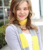 chloemoretzfancom010.jpg