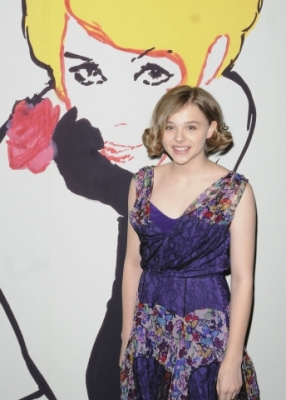 chloemoretzfancom013.jpg