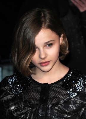chloemoretzfancom055.jpg
