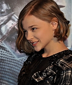 chloemoretzfancom004.jpg