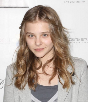 chloemoretzfancom001.JPG