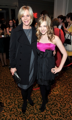 chloemoretzfancom005.jpg