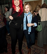 chloemoretzfancom002.jpg