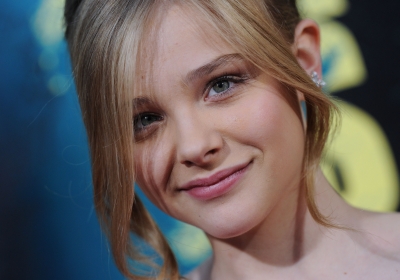 chloemoretzfancom015.jpg