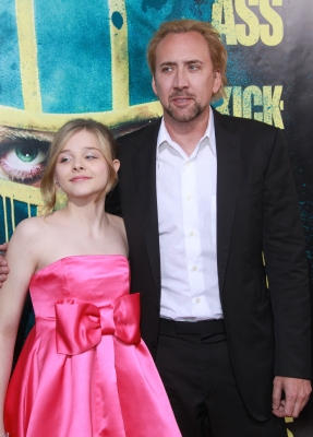 chloemoretzfancom122.jpg