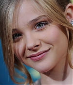 chloemoretzfancom004.jpg