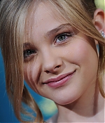 chloemoretzfancom015.jpg