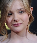 chloemoretzfancom034.jpg