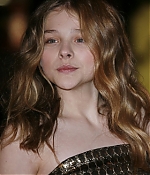 chloemoretzfancom020.jpg