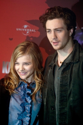 chloemoretzfancom002.JPG