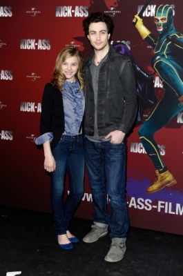 chloemoretzfancom008.jpg
