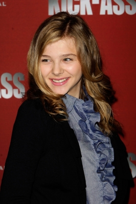 chloemoretzfancom050.jpg