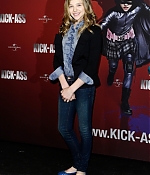 chloemoretzfancom005.jpg