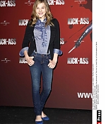 chloemoretzfancom011.jpg