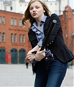 chloemoretzfancom031.jpg