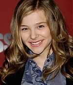 chloemoretzfancom052.jpg