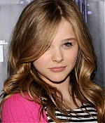chloemoretzfancom001.jpg