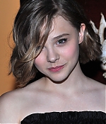 chloemoretzfancom011.jpg